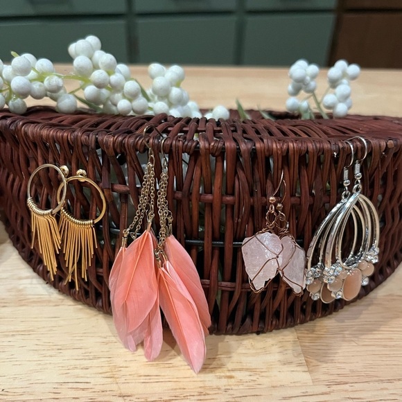 Lot of four pairs dangle earrings. Wire wrapped boho. Quartz. Feathers. Pink. - Picture 4 of 6